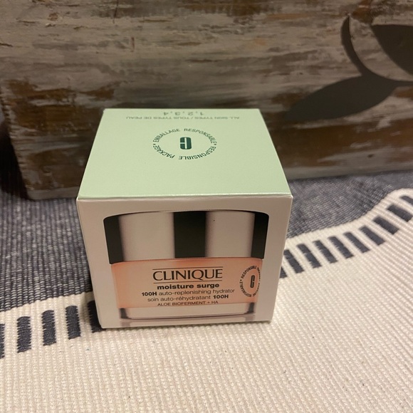 Clinique Moisture Surge Brand New - Picture 2 of 5